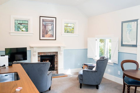 Akaroa Streamside Cottage - Accommodation New Zealand 0