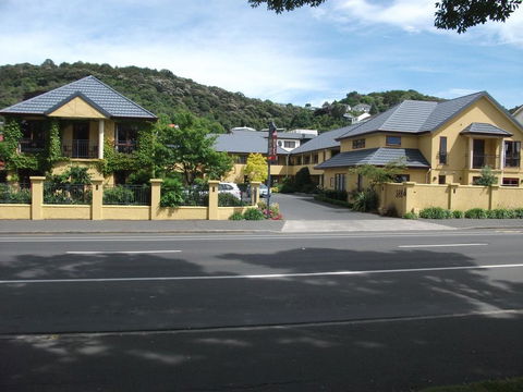 Alhambra Oaks Motor Lodge - Accommodation New Zealand 0