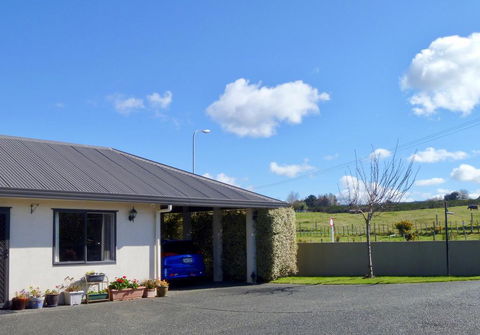 Almost Country - Accommodation New Zealand 0