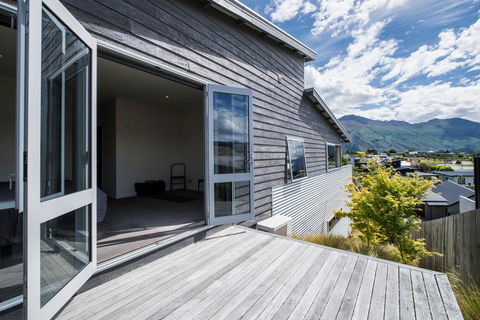 Alpine Attitude - Wanaka Holiday Home - Accommodation New Zealand 3