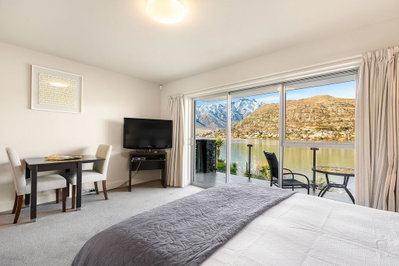 Alpine Village Luxury Lakefront Studio 36