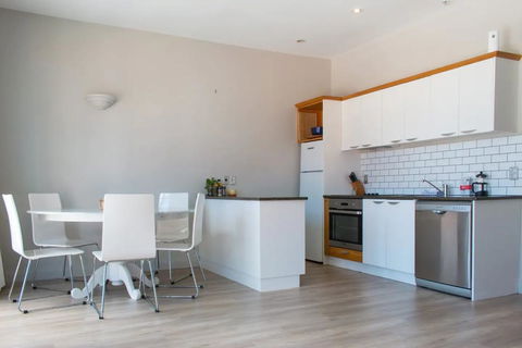 Amazing Penthouse Apartment With Balcony And Harbour Views - Accommodation New Zealand 2
