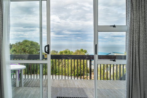 Apartment Bach - Accommodation New Zealand 0