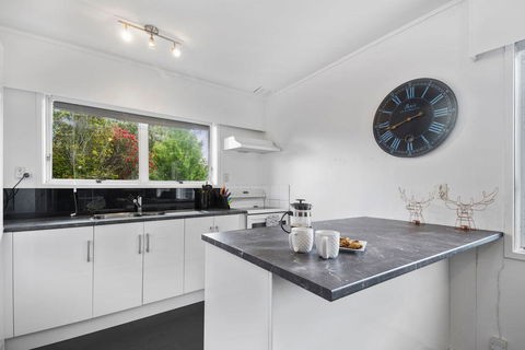 Archie's Beach Bach - Orewa Holiday Home - Accommodation New Zealand 1