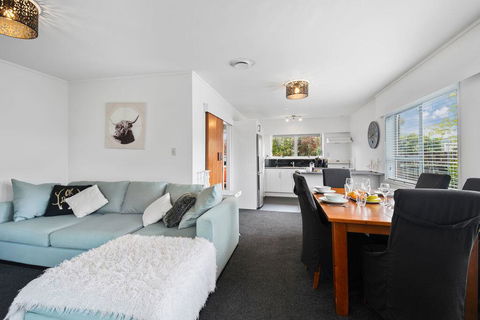 Archie's Beach Bach - Orewa Holiday Home - Accommodation New Zealand 0