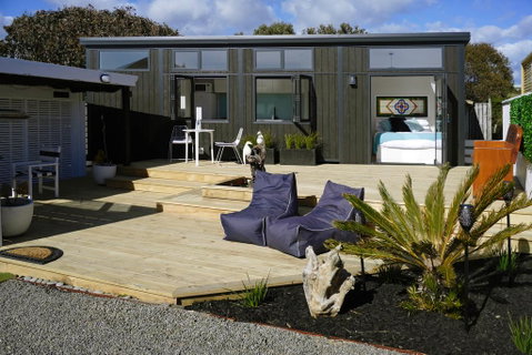 Aroha At Peka Peka Tiny House - Accommodation New Zealand 3
