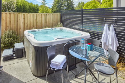 Arthurs Point Retreat - With Hot Tub