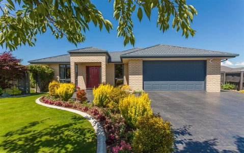 Award Winning Garden & Superb Home - Aidanfield Gardens Bellissimo - Accommodation New Zealand 1