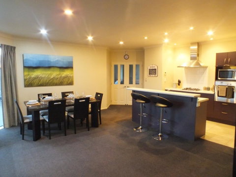 Award Winning Garden & Superb Home - Aidanfield Gardens Bellissimo - Accommodation New Zealand 3