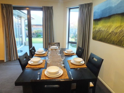 Award Winning Garden & Superb Home - Aidanfield Gardens Bellissimo - Accommodation New Zealand 0