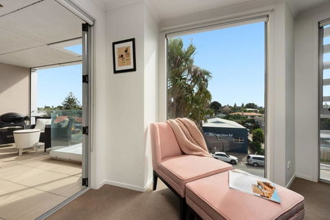 Awesome Downtown Location - Park The Car And Walk To Everything ! - Accommodation New Zealand 3