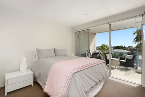 Awesome Downtown Location - Park The Car And Walk To Everything ! - Accommodation New Zealand 1