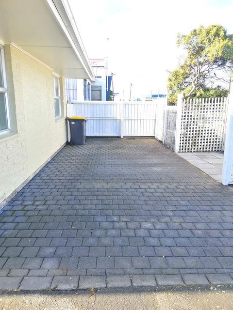 Bach At The Beach - 650m To Beach & Hot Pools ! - Accommodation New Zealand 3