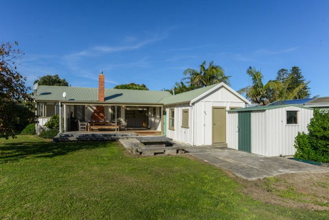 Bach No 40 - Waimarama Holiday Home - Accommodation New Zealand 3