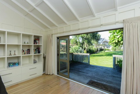 Bach No 40 - Waimarama Holiday Home - Accommodation New Zealand 2