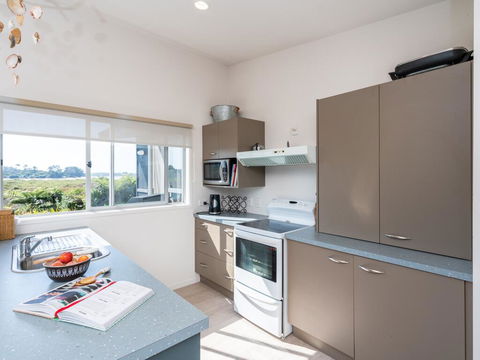Back Bay Beauty - Mangawhai Holiday Home - Accommodation New Zealand 3