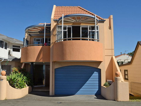 Barrons On The Beach - Napier Holiday Home - Accommodation New Zealand 2