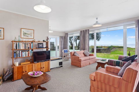 Beach Side - Ohope Holiday Home - Accommodation New Zealand 2