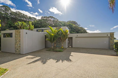 Beach Springs Retreat - Hot Water Beach Holiday Home - Accommodation New Zealand 0