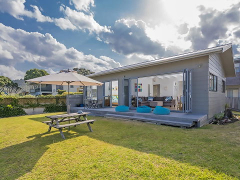 Beachfront Beauty - Whangamata - Accommodation New Zealand 2