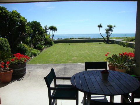 Beachfront Bliss - Accommodation New Zealand 0