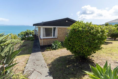 Beachfront Bliss - Coopers Beach Holiday Home - Accommodation New Zealand 3