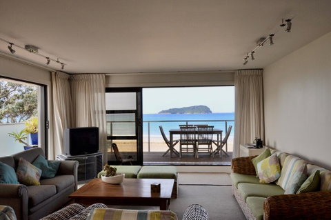 Beachfront Heights - Pauanui Holiday Apartment - Accommodation New Zealand 2