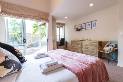 Beachside Escape 1 Bedroom Guest Suite - Accommodation New Zealand 3