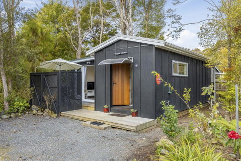 Bellbird Cottage - Lake Taupo Bach - Accommodation New Zealand 0