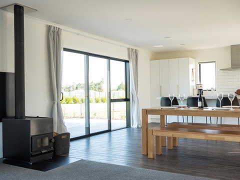 Bellerby Cottage - Maraekakaho Holiday Home - Accommodation New Zealand 2