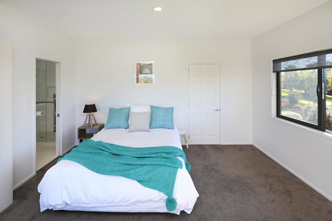 Birdsong - Accommodation New Zealand 0