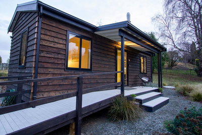 Black Cabin - Deluxe In Duntroon