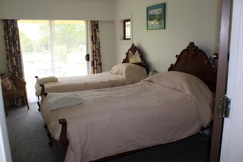 Blackball's Inn & 08 Cafe - Accommodation New Zealand 1