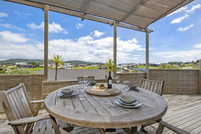 Blue Crush Villa - Mangawhai Heads Holiday Home