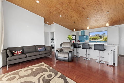 Blue Crush Villa - Mangawhai Heads Holiday Home - Accommodation New Zealand 2
