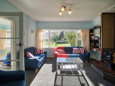 Blueberry Bach - Port Levy Bach - Accommodation New Zealand 3