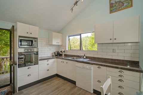 Bluebird Bach - Onemana Holiday Home - Accommodation New Zealand 3