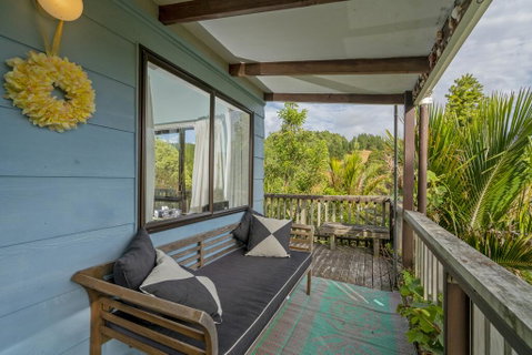 Bluebird Bach - Onemana Holiday Home - Accommodation New Zealand 2