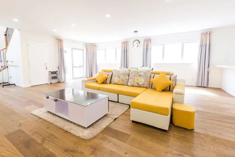 Brand New 3 Bedroom Home In Quiet Location - Accommodation New Zealand 2