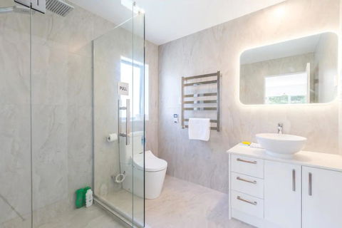 Brand New 3 Bedroom Home In Quiet Location - Accommodation New Zealand 3
