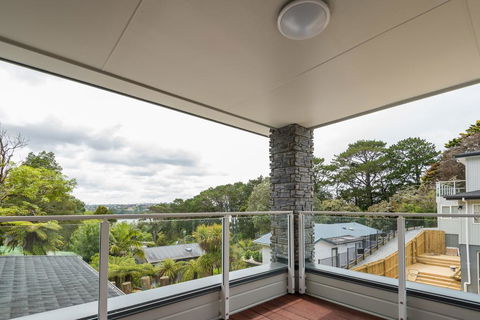 Brand New 5BR Modern Homes With View Of The Bay - Accommodation New Zealand 2