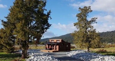 BRAND NEW Cozy Cabin In The Paddocks
