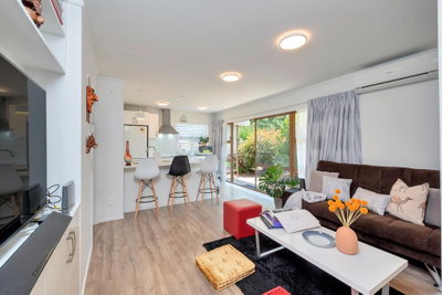 Bright 3BR Near St Lukes Mall - 3 Carparks