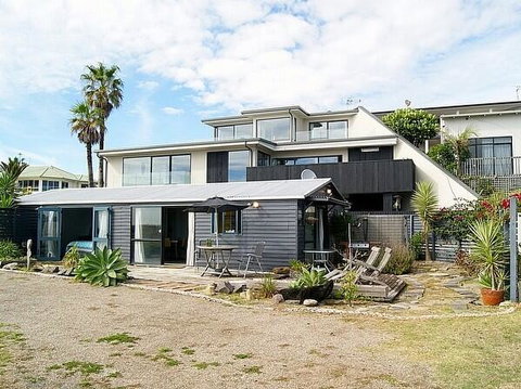Brilliant Beachfront Bach - Beachfront Bach Papamoa - Accommodation New Zealand 3