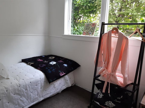 Brony's Beachfront Boarding Home - Accommodation New Zealand 1