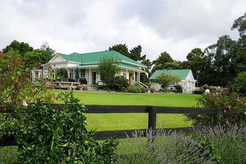 Brookwood Lodge - Accommodation New Zealand 0