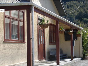 Brunnerton Lodge and Backpackers