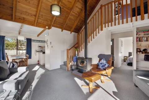 Central By The Lake With Hot Tub - Taupo Holiday Home - Accommodation New Zealand 2