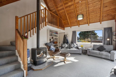 Central By The Lake With Hot Tub - Taupo Holiday Home - Accommodation New Zealand 1