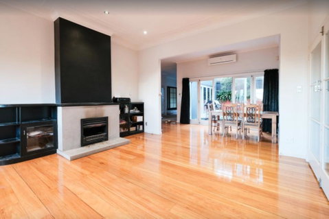 Central Location Stylish Comfortable House - Accommodation New Zealand 3